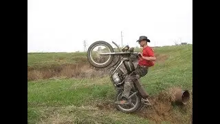 Миша Ёрш. Стант на мотоцикле Минск .