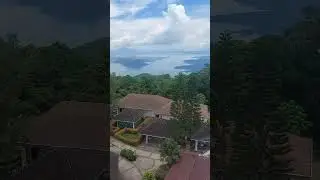 A ride on a ferris wheel in Sky Ranch @ Tagaytay