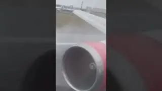 Посадка самолёта реверс двигателя в дождь аэропорт Внуково