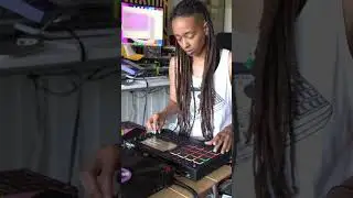 Sarah2ill chopping up SOUL SAMPLES on the MPC Live 2 