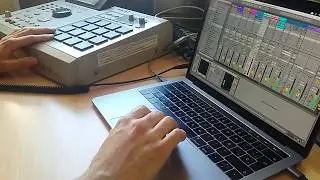 MPC 2000 XL synced to Ableton (Classic House)