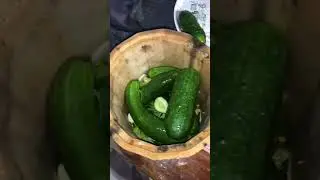 Малосольные огурчики в бочке.