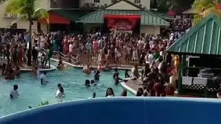 DREAM WEEKEND WET N WILD (NAKED GIRLS )