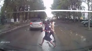 Как милиция дорогу переходит