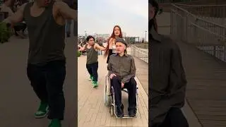 Мини Халк забрал красотку 