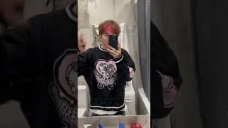 корешу подогнали свитер