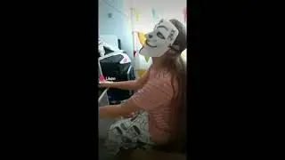 Анфиса делает скин в Роблокс для Вероники)