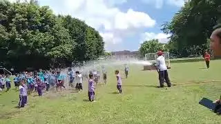 Diguyur Air oleh Petugas Damkar Sleman
