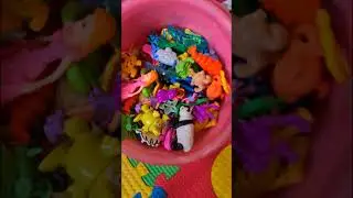 Many little colors Toys in bucket fast review