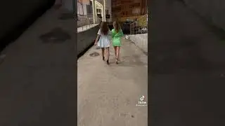 показала попу