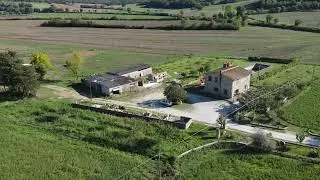 Monterotondo Marittimo, Frassine, casale con piscina davanti al santuario