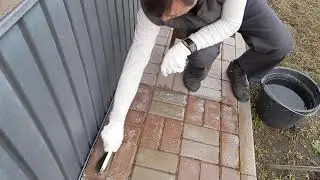 Очистка тротуарной плитки от цемента покупными средствами