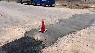 Trailer sin la precaución debida se lleva poste de la luz
