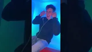 Наушники в уши  кайф мне в душу