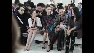 The behind-the-scenes footage of Jiang Mengjie watching the show was taken with the origin