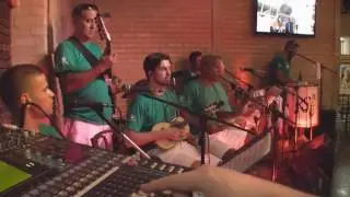 Raiz Samba 6 de Batatais no Paddock Ribeirão interpreta Cartola