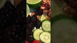 Just a custom salads. 🤤🥗
