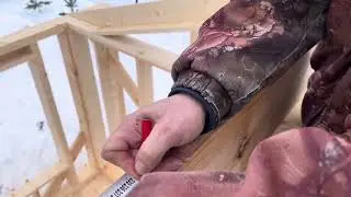 Нарезка и установка стропильный системы в каркасном доме