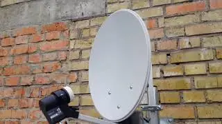 Спутниковая антенна для кемпинга PowerON в пластиковом чемоданчике.