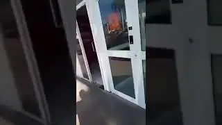 Le asaltan y reclama a cajera por dar pitazo