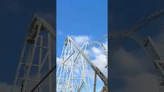 A beacon of golden light shines bright in the UK’s most thrilling theme park, Thorpe Park🤩 #Hyperia