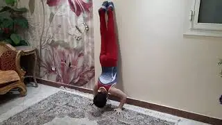 Push hand stand ضغط على الحيطه