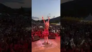 Multumesc Domnului ca mi-a dat sansa sa traiesc acest sentiment alaturi de voi, publicul meu❤️