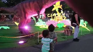 Rome and Reign visit the Dinosaurs
