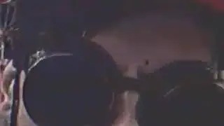 Мужик нырнул в болото за грибами. Жесть. Смешно и плакать хочется.