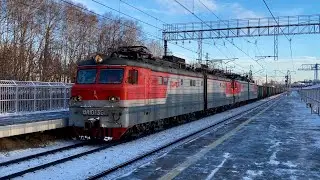 СМЕ ВЛ10У-351/548 с грузовым поездом