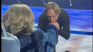 Евгений Плющенко целует руку Татьяне Тарасовой. Вопросы Тарасовой Саше Плющенко.На репет.шоу 9.04.23