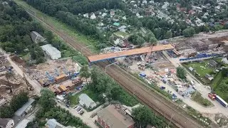 Путепровод через Ж.Д. в Жаворонках. Установлены пролёты над железной дорогой.