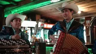 BRAVOS DE LA CUMBIA - MIX ACÁ LAS TORTAS | VIDEOCLIP