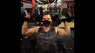 ACADEMIA REDFIT. TREINO DE OMBRO COM HALTERES 14KG.