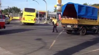 Policeman dancing during traffic, Philippines like Michael Jackson
