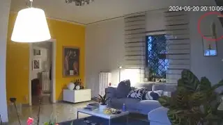 Il video della scossa di terremoto a Pozzuoli: il boato, gli oggetti che cadono dagli scaffali ...