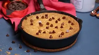 Easiest Gooey Chocolate Chip Skillet Cookie 🍪