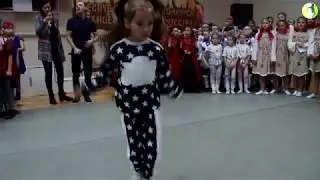 Чётко танцует! 