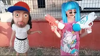 GICIK PELİNSU EFEKAN SU TABANCASI OYNUYOR