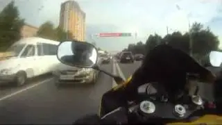 Crazy Russian on R1 Going Against Traffic In Moscow At Insane Speed