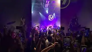 Twenty One Pilots - Screen. An Evening With TØP Live at Mexico City
