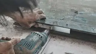 FLOOR HINGE ON FD FRAME FRAMELESS DOOR.
