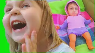 Lera Pretend Play a Babysitter for MiMi.