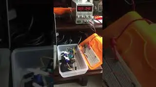 Arduino Uno driving a couple of servos #shorts