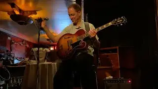 Solo Jazz Guitar - Andy Brown plays All The Things You Are and Solitude at the Green Mill 9/01/22