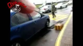 Дураки и Дороги:Включил аварийку - стою где хочу, остальные на йху.