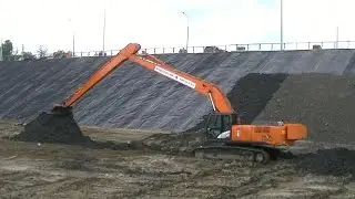 Hitachi Zaxis 330LC-5G Long reach moving dirt