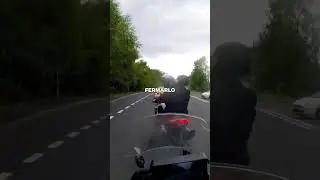 Hanno cercato di rubargli la moto...😬