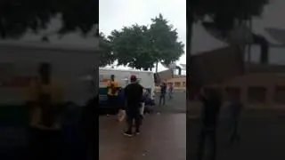 Joda en la bahía los encartonados