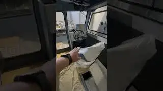 Прибор Garmin 8412 стоит мертво ! И сиденья хорошо стоять должны ! @TheSalutBoat